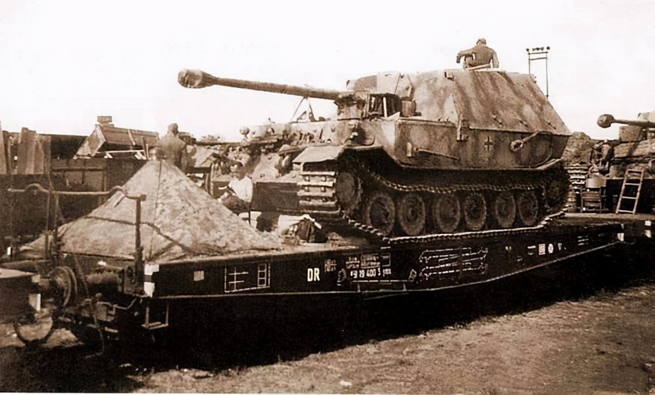 这些坦克歼击车与德军装备的虎式,豹式主战坦克成为德军企图赢得