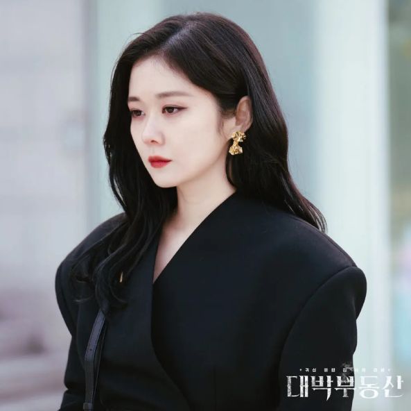 张娜拉郑容和大发不动产角色剧情介绍年度纾压驱魔喜剧就看这一部