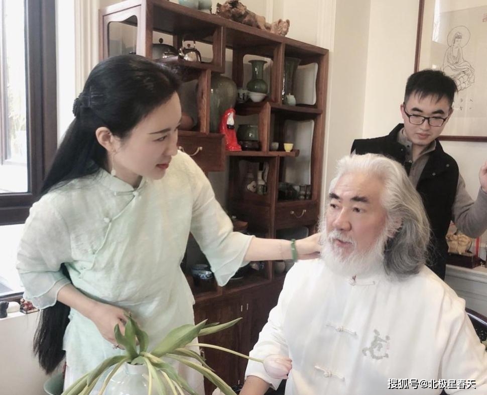 杜星霖晒鸡汤被群嘲张纪中现身霸气护妻怒怼她是我夫人
