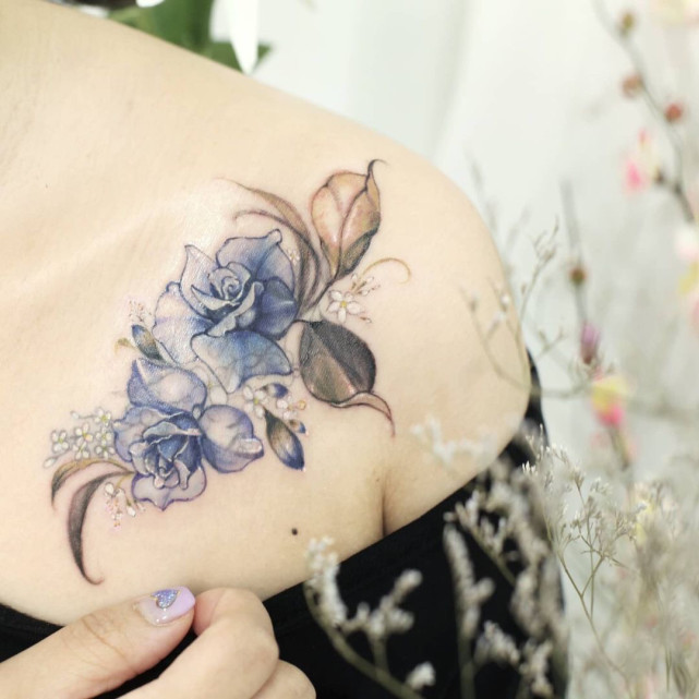 由龙纹身整理女生花卉纹身图案