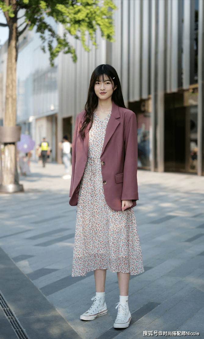look6:碎花裙 帆布鞋