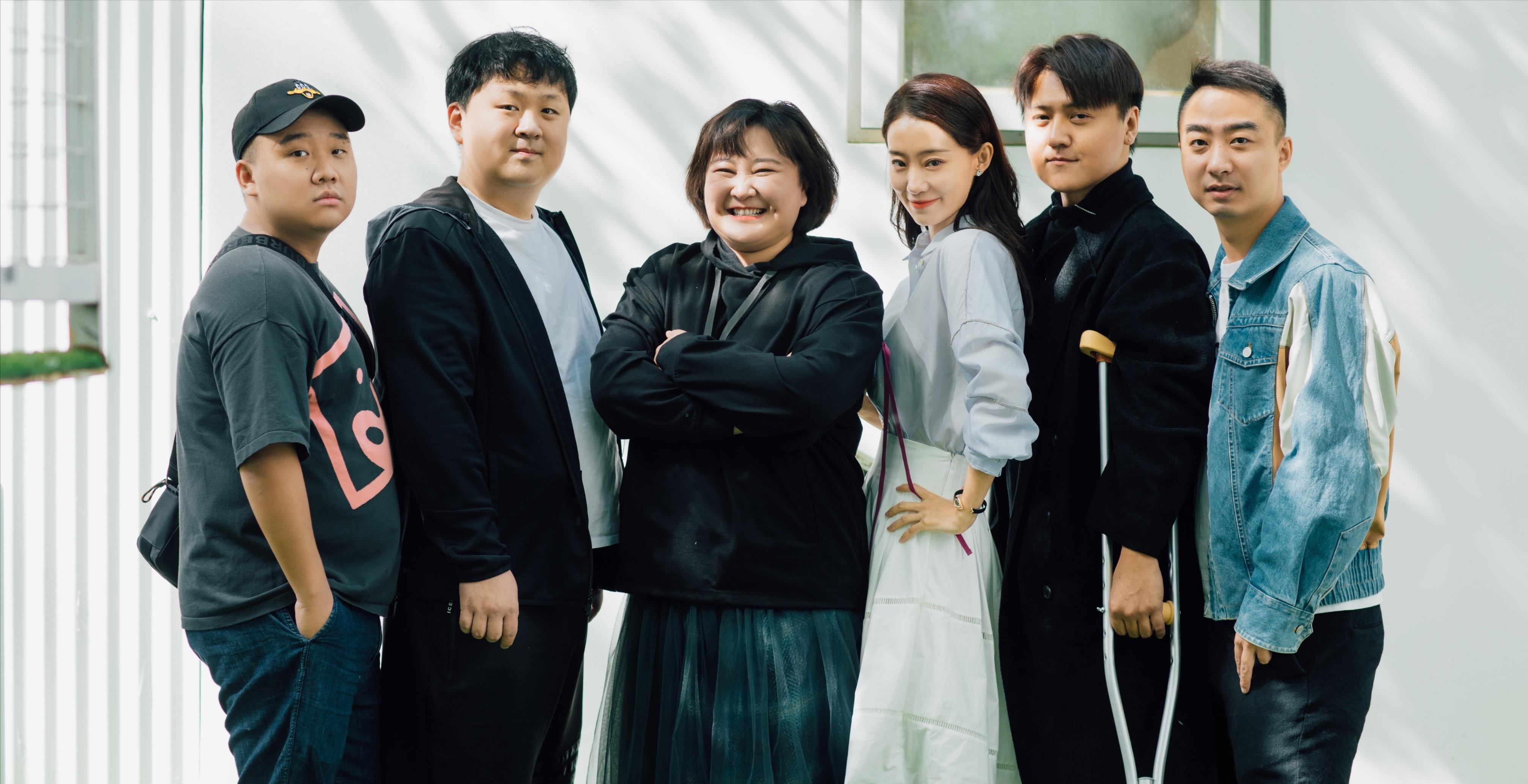 张小斐为贾玲庆生,暴露了公司的实力