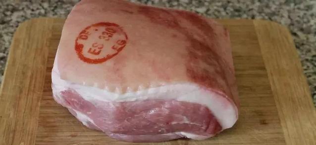 猪肉上盖圆形的章猪肉上的印章其实也没有什么特别的意思,每个印章