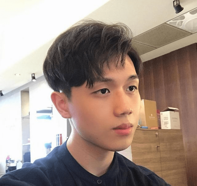 40岁男人显年轻发型,中年男士白发头型 男人年过40岁,发型总是选不好?这三种造型帅气不油腻