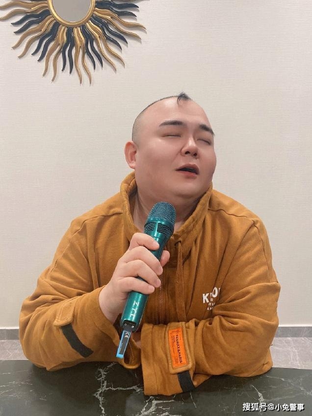原创德云社杨鹤通发布照片与师娘王惠同框合影在线询问网友美不美