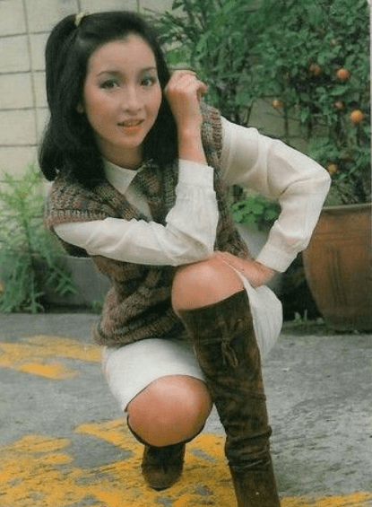 原创香港古装第一美女,老公破产却不离不弃,她不能生育老公至死不渝