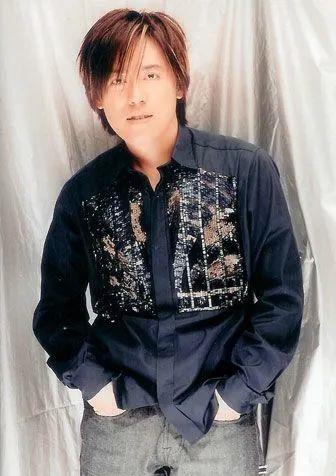 原创退圈2年,53岁张宇受遗传病困扰,近照已是满头白发