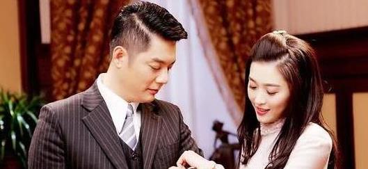 为丈夫放弃演艺,付出21年却遭老公背叛,如今和儿子相依为命_傅程鹏