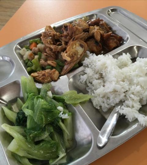 原创看看各国学生食堂饭都是什么样子的