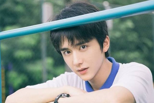 校园时期的男明星,校草级别的少年,你见过几个?