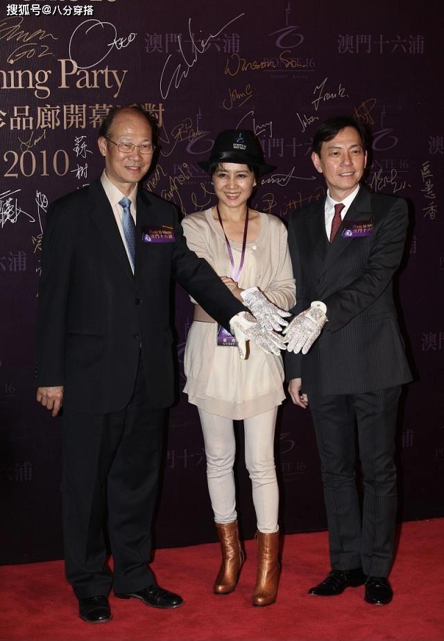 原创梁安琪不愧是"赌王四太",米色开衫配长裤潇洒利落,气场全开