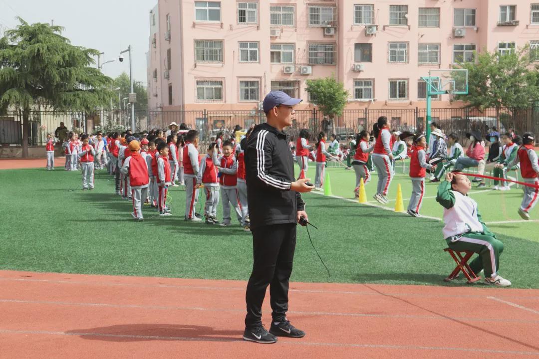 青岛书院路小学加强锻炼强健体魄献礼建党百年华诞