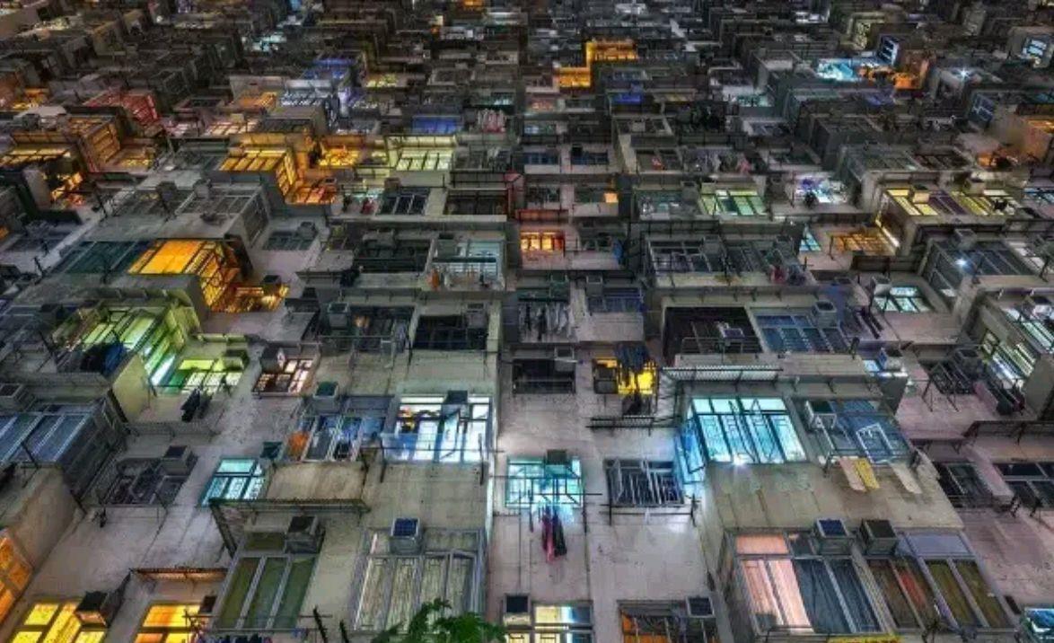 感觉再过10年,香港就不会有娱乐圈了,因为都转到内地