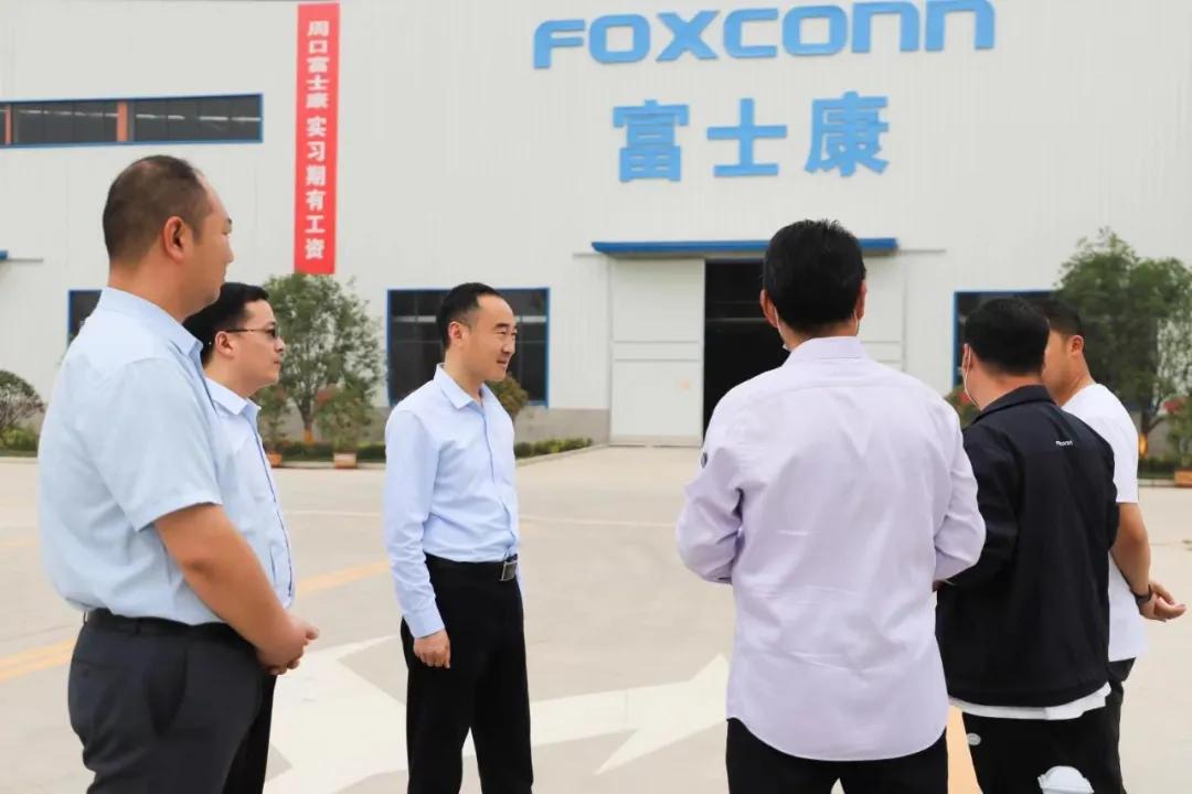 学党史 办实事 | 董事长侯联营一行赴周口富士康慰问实习学生