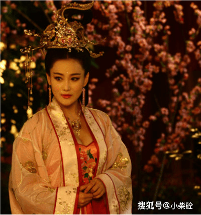 经典著作封神榜被翻拍很多个版本,2014年,由张馨予主演的《封神英雄