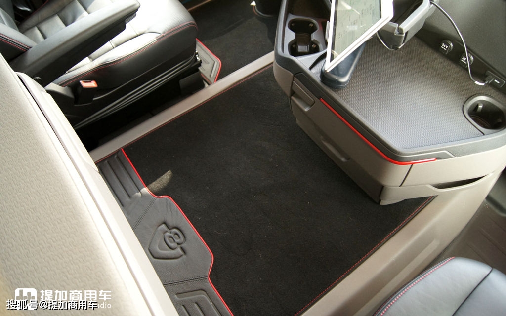 v8动力的斯堪尼亚r590卡车40吨满载百公里油耗265升算高吗