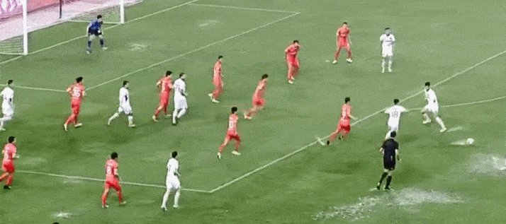 原创大爆冷!中甲劲旅0比2垫底队,赵和靖红牌,比赛接近中断1小时