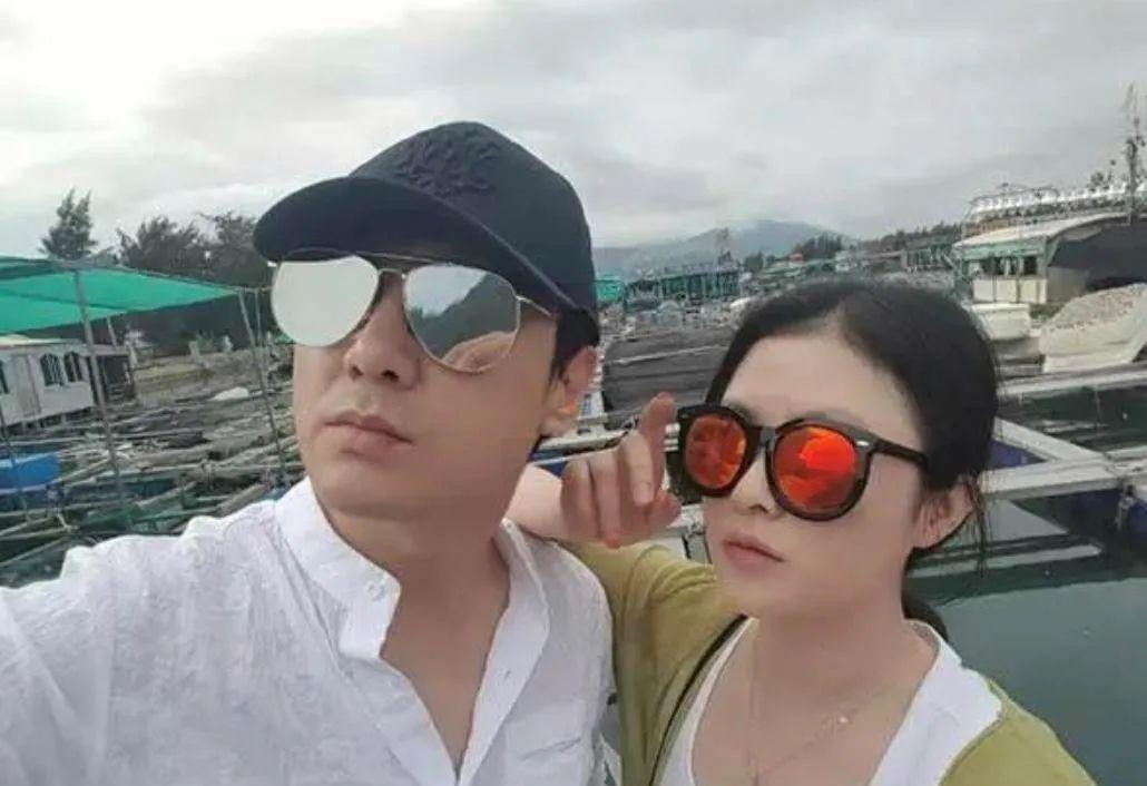 原创沈腾老婆王琦胖到认不出,脸圆肚大疑怀二胎,逼婚沈腾后日子滋润