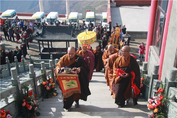 四月初八五台山望海寺举行浴佛法会庆祝佛陀圣诞