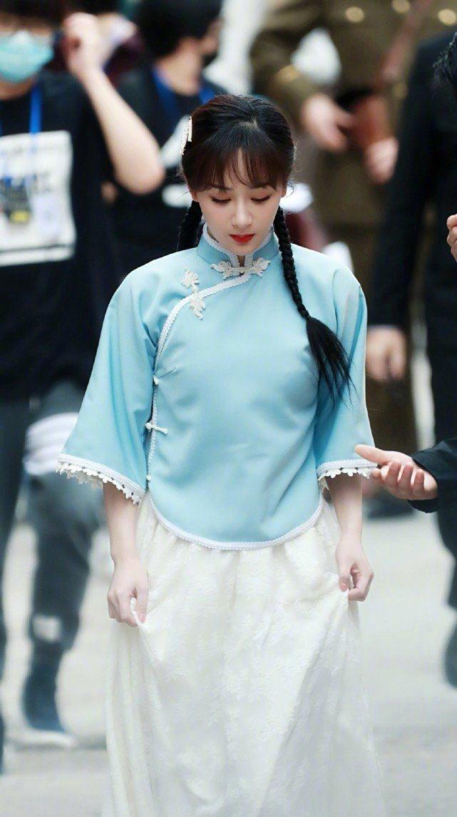 杨紫清宫造型有点俏,生图看出真实颜值,柳叶眉很美