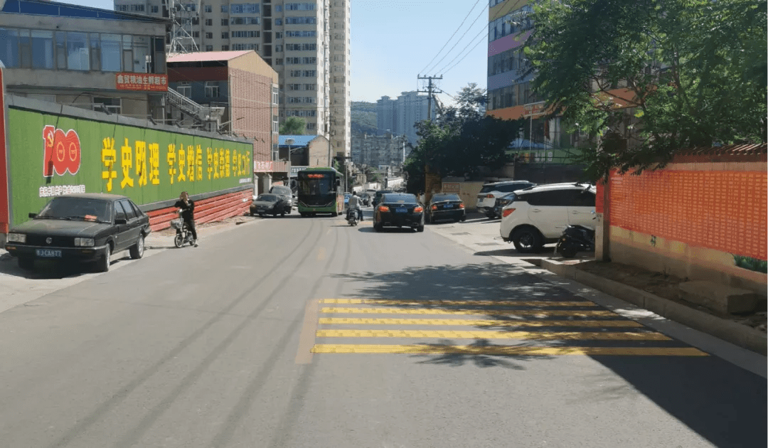 离石兴南路新增减速带 请慢行