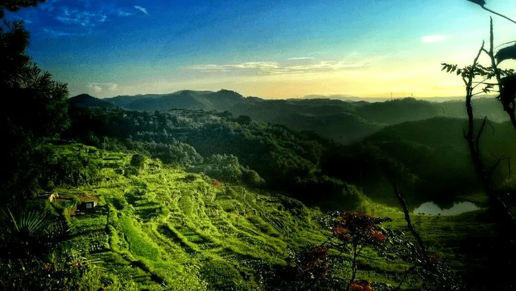 "空中乡村"金华市磐安乌石村,有着680多年的古建筑,约