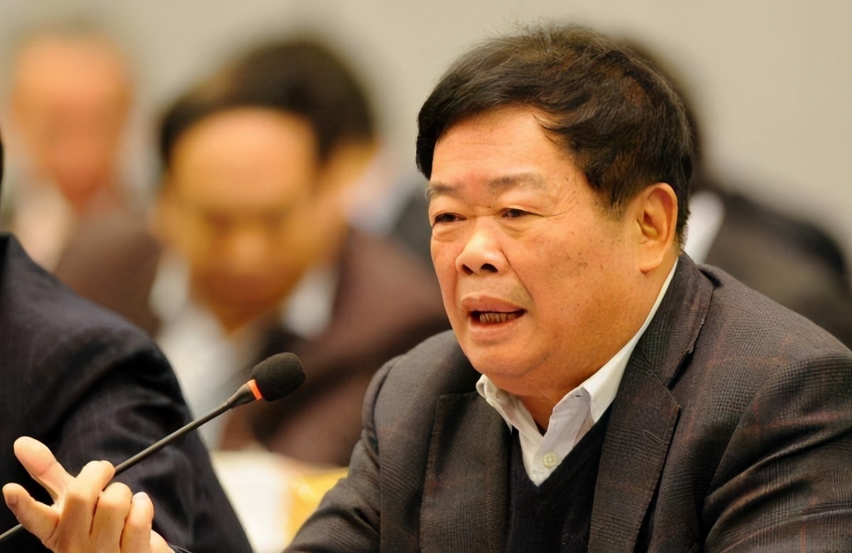 千亿富豪只有一套房,曹德旺:老房子全送人了!论曹德旺