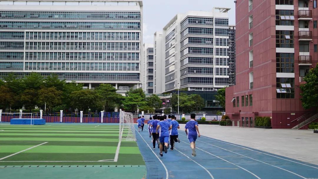 深圳市宏德公益基金会五月游教启航第一站做深高人的一天