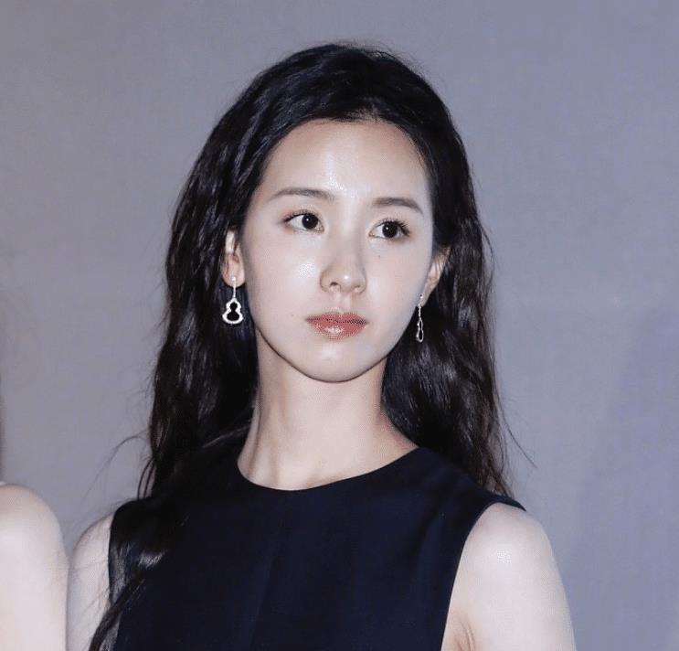 原创陈都灵精修照灵动看到活动生图后脸部看不到有少女感