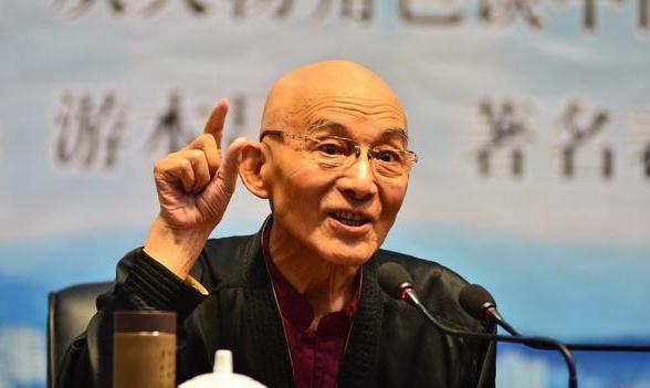 其实游本昌的举动也让大家知道了所谓明星和演员的区别,尤其是在老