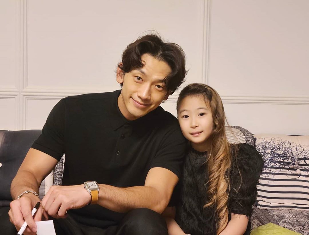 哪有金泰熙女儿周岁宴淡妆出镜老得快rain脱发严重瘦到不敢认女神