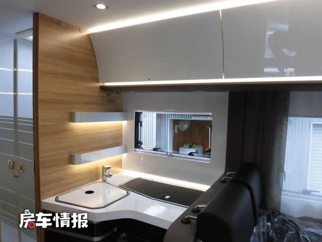 菲亚特大巴房车见过吗?2.3t柴油机带空气悬挂,内部标准一室一厅