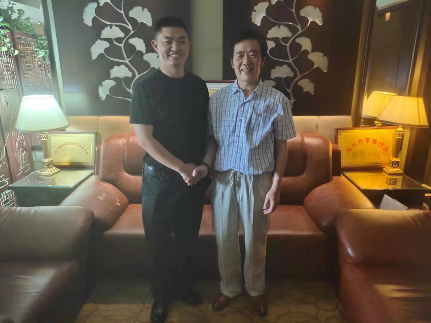 世界全媒体联盟中国区顾问许士鹏珠宝古玩收藏家