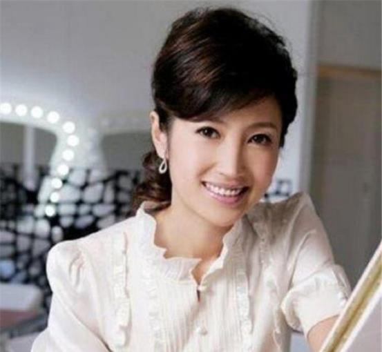 原创北京卫视春妮,23岁嫁蒋虎,二婚嫁央视主持人,41岁生子取名刚好
