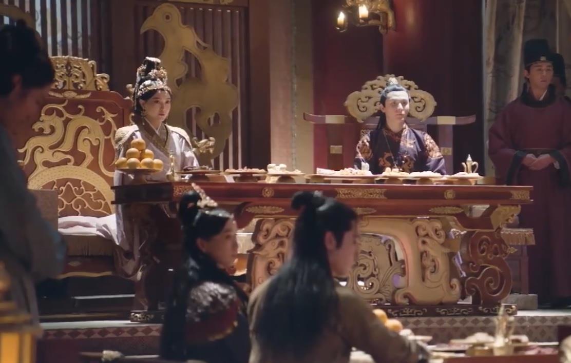 挞览阿钵直呼其名,萧燕燕,问当初她跟韩德让去可敦的时候,是如何跟胡