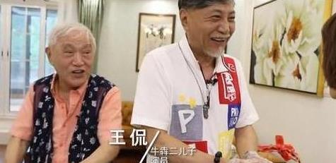 国家一级演员牛犇,80高龄独居自己理发,儿子是大家熟悉的他