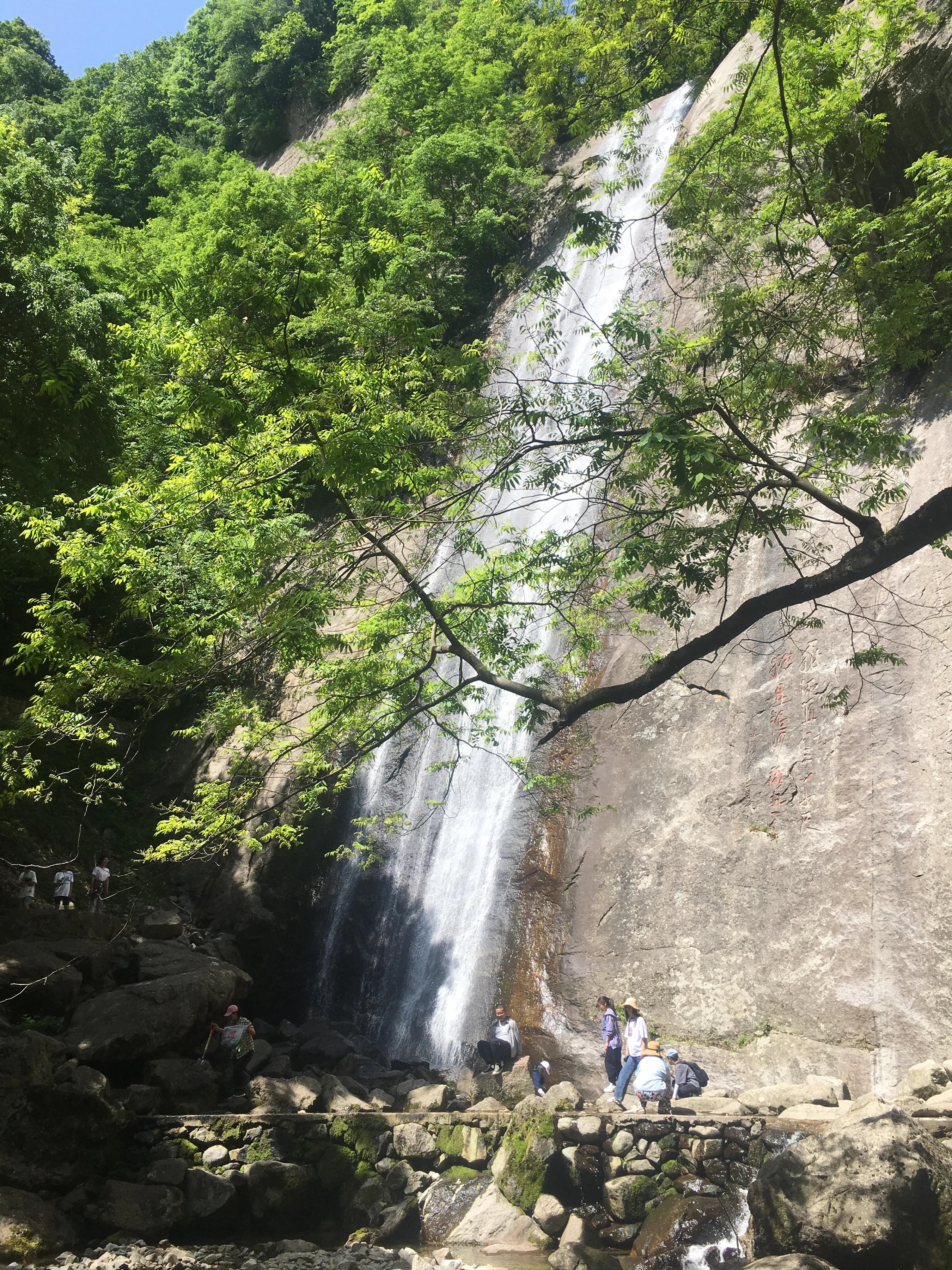 陕西红河谷斗姆瀑布现颜值巅峰清凉一夏游客大呼过瘾