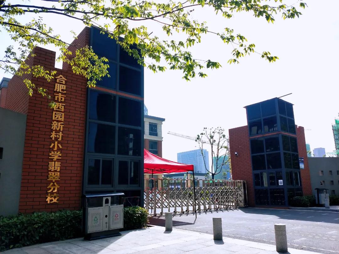 实拍图3,环境:约2000亩翡翠湖风景区环绕,居住环境宜人.