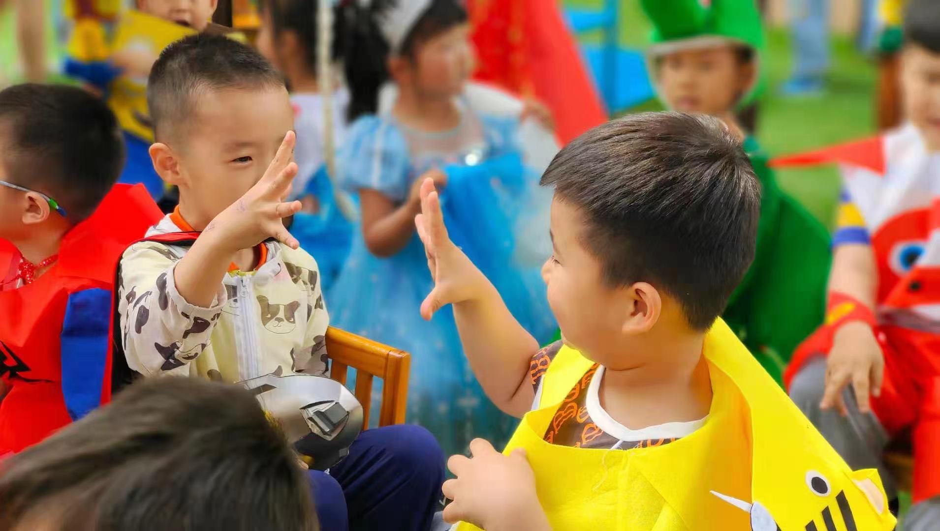 装扮童年梦青岛李沧区君峰路幼儿园小朋友快乐童话秀