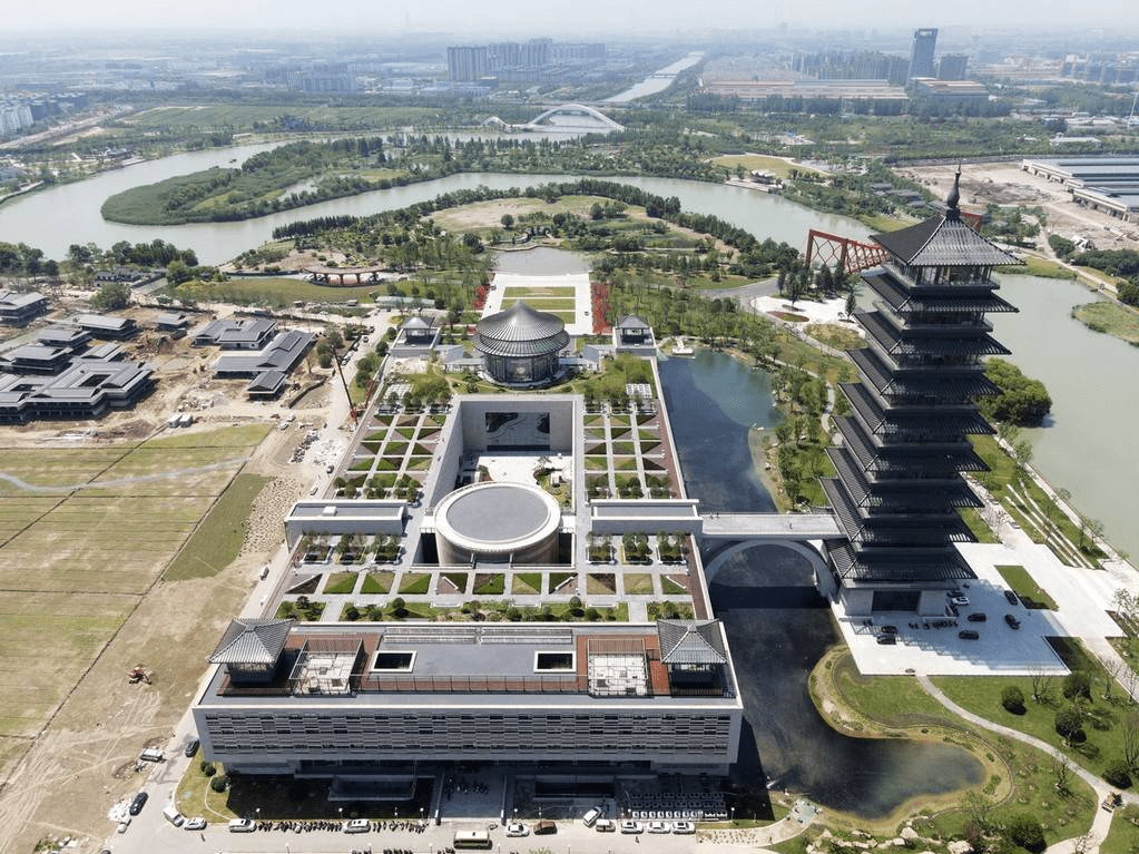 1/ 5 扬州运河三湾生态文化公园内的扬州中国大运河博物馆将在6月16