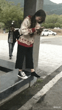 搞笑gif:姑娘,你是这条街最靓的妹!