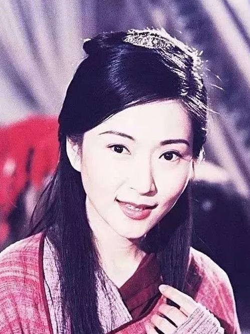 他与刘恺威,任天野在年龄剧《母女》中饰演替父亲还债的林秋菊