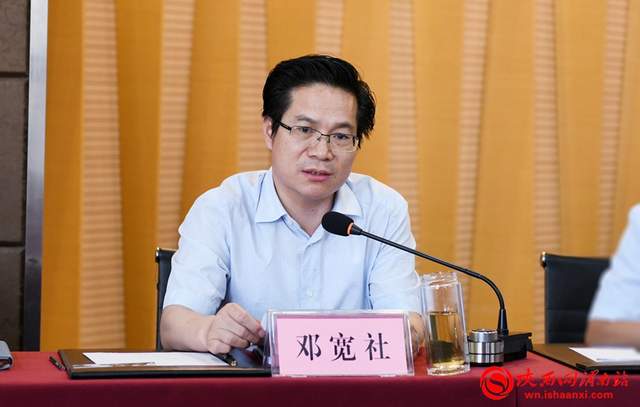 合阳县县长邓宽社表态发言.记者 许艾学摄