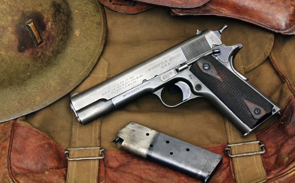 柯尔特m1911型手枪堪称百年传奇,但它与巴顿的初次相遇并不愉快.