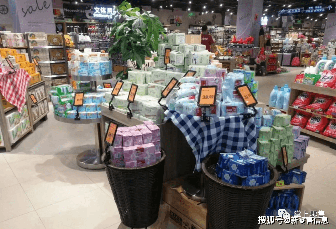 分享一组漂亮的超市创意陈列,这组陈列比较简单,做超市的朋友如果不