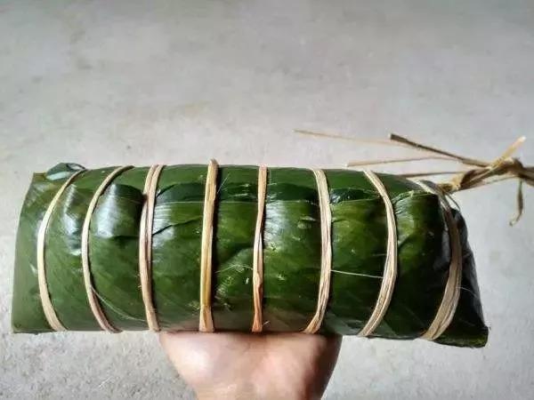 灵山大粽是广西最出名的粽子,其采用灵山优质糯米,野生粽叶,板粟