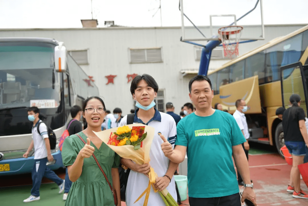再见同学你好校友佛山南海中学分校21届高三学子高考凯旋