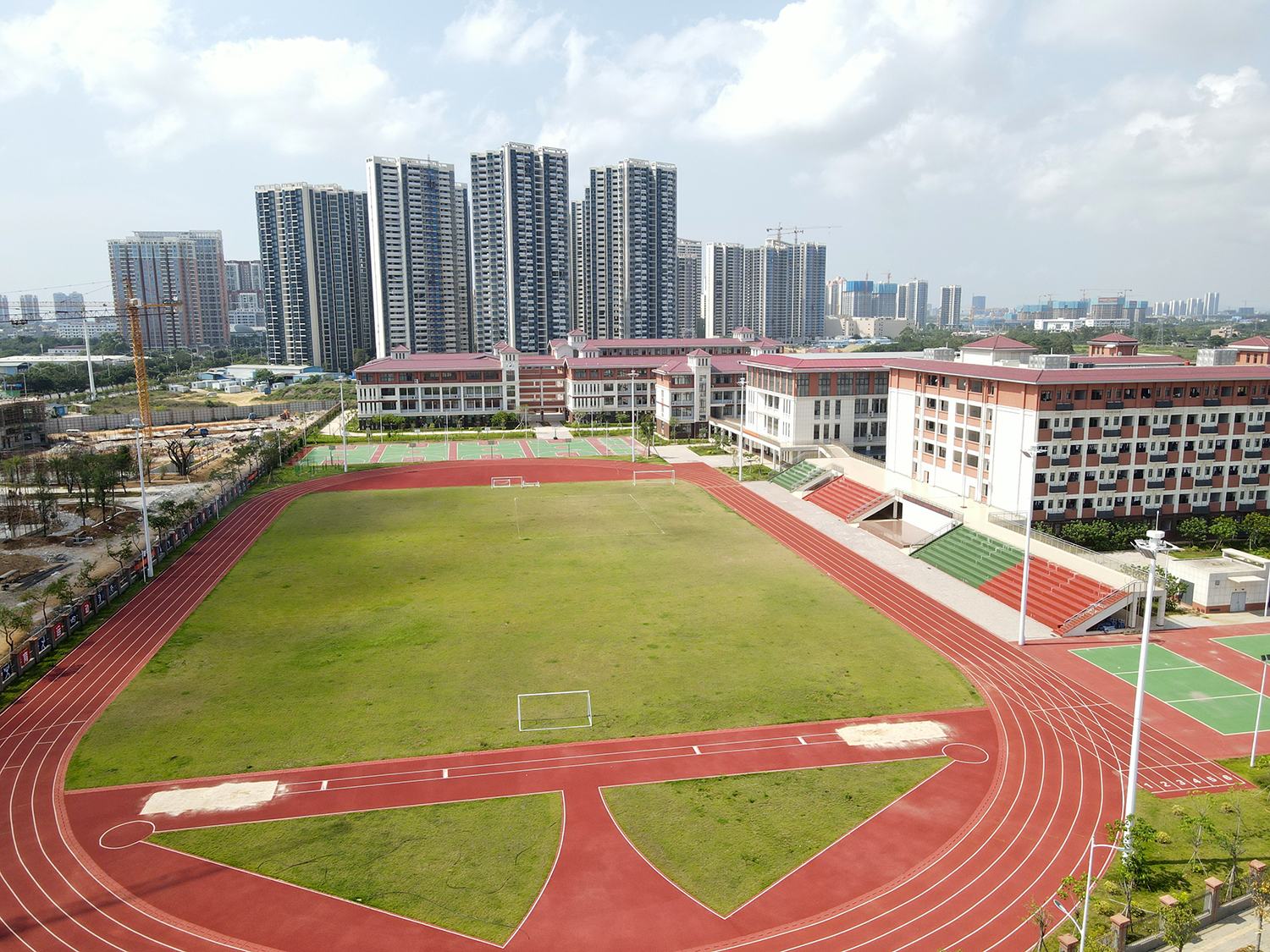 北海市第十四中学北海市第十四中学规划选址有点曲折,一开始规划在海