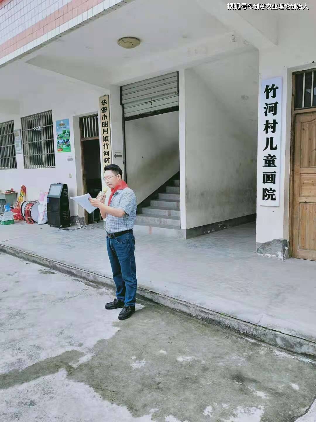 竹河村儿童画院美术志愿者李平川:激发孩子们丰富的想象力与创造力