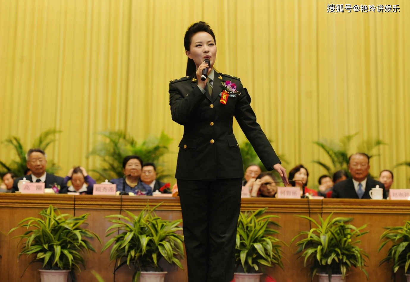 雷佳:连登春晚舞台12次,身家上亿,丈夫曾获国际级荣誉